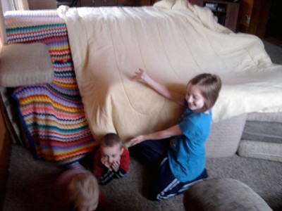 HAndy way to build a rainy day fort